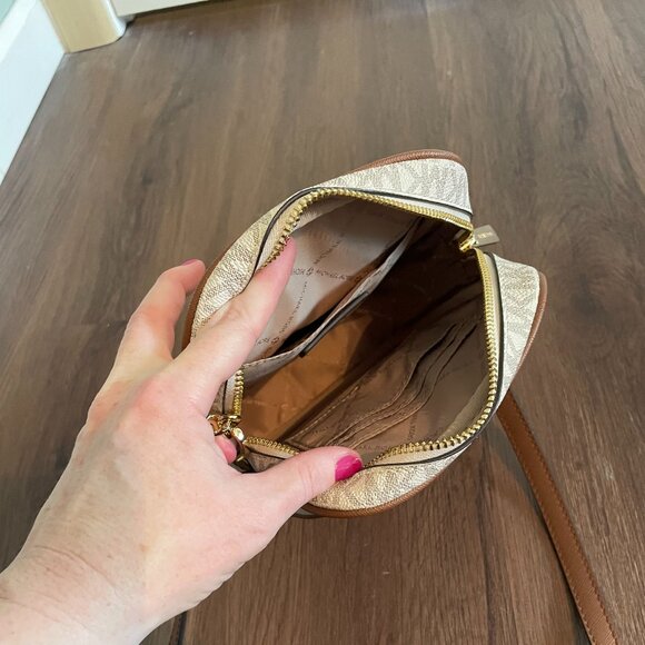 Michael Kors - Jet Set Travel Medium Logo Crossbody Bag - Picture 4 of 6